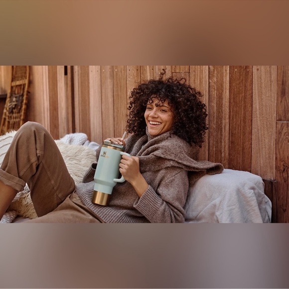 🎉LAST CHANCE🎉Stanley 40oz. Quencher H2.0 FlowState Tumbler Glided Pomegranate - Picture 12 of 14